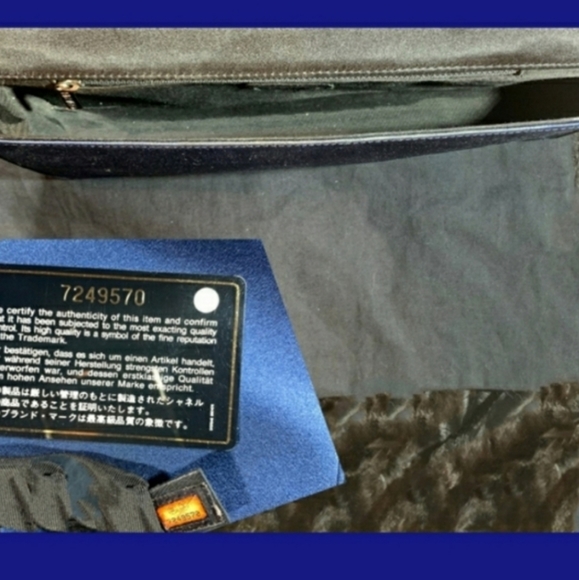 CHANEL Limited-Edition sapphire Ice Cube flap bag 2002 - Picture 6 of 9